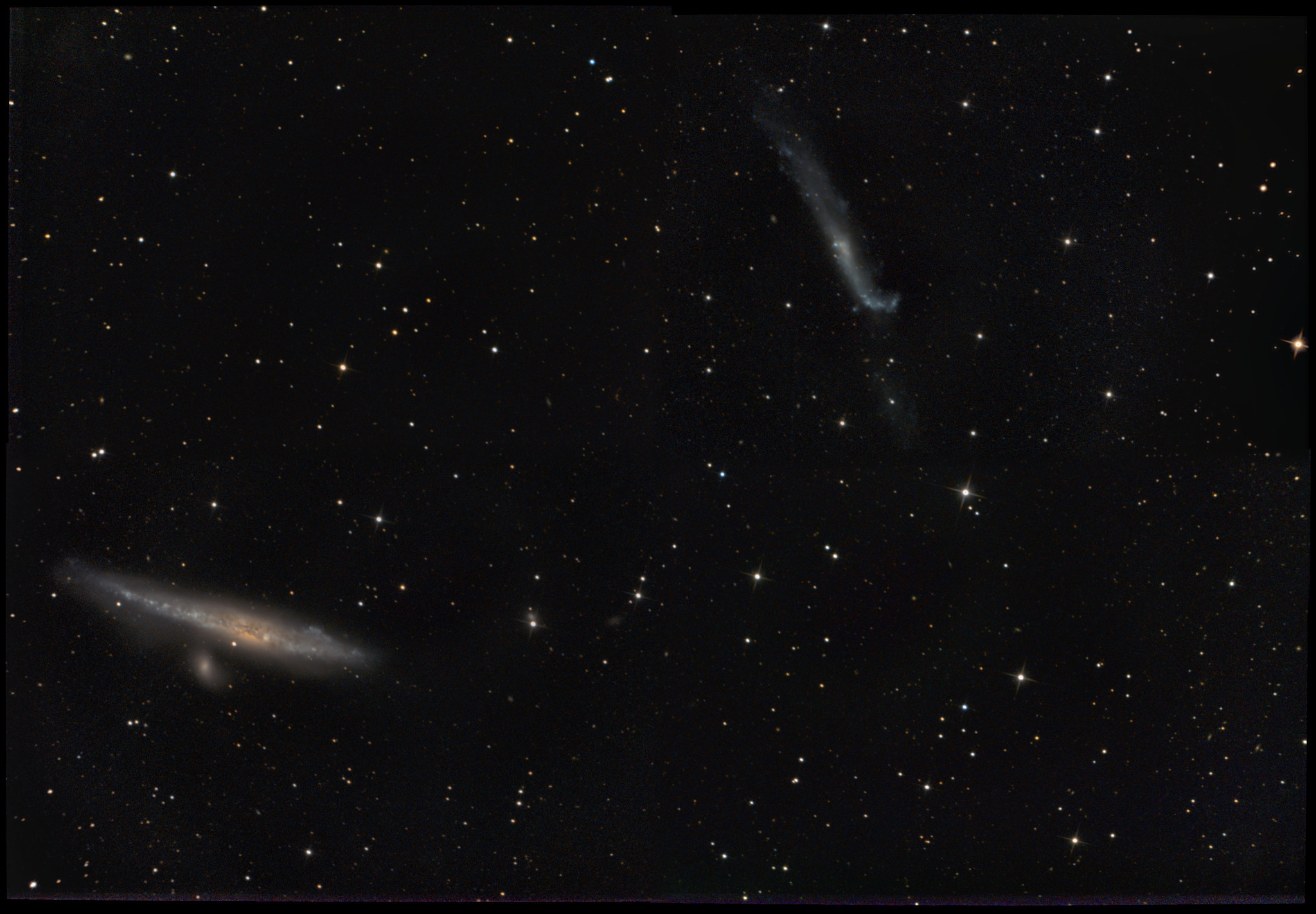 NGC 4631 (Bálna-galaxis) és Az NGC 4656/57 (Hokiütő-galaxis)